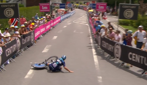 Chaos in de Tour: valpartijen en te late start voor DSM-renners