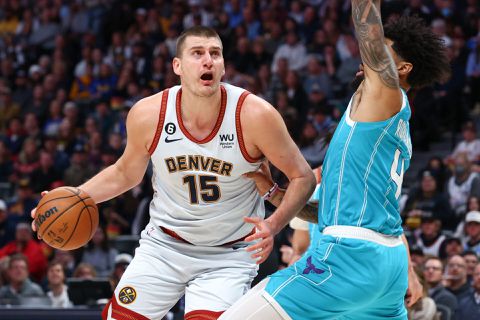 NBA: records voor Jokic en Timberwolves, LeBron James passt tussen de benen door