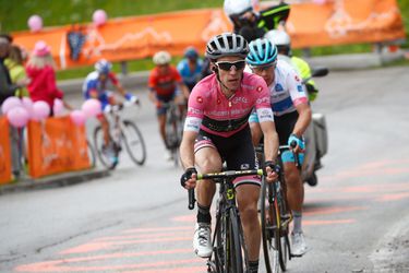 Yates gooit concurrentie op apegapen, Dumoulin verliest veel op de Giro-leider