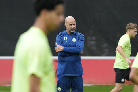 Peter Bosz was 'chagrijnig' door vertrek Xavi Simons: 'Alles geprobeerd om hem te houden'