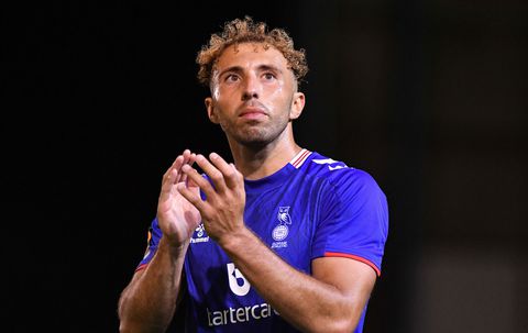 Oldham Athletic-speler mishandeld op parkeerplaats van de club na verliespartij