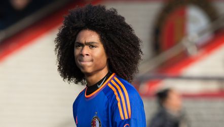 Feyenoord-talentje met bizar kapsel gewild bij Engelse topclubs