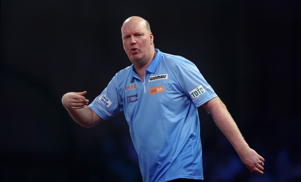 Van der Voort na uitschakeling op WK darts: 'Alsof ik telkens opnieuw begon met ingooien'