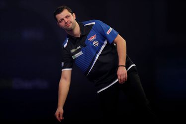 🎥 | Maik Kuivenhoven krijgt kansen zat, maar wordt door 'The Machine' uit WK darts geknikkerd
