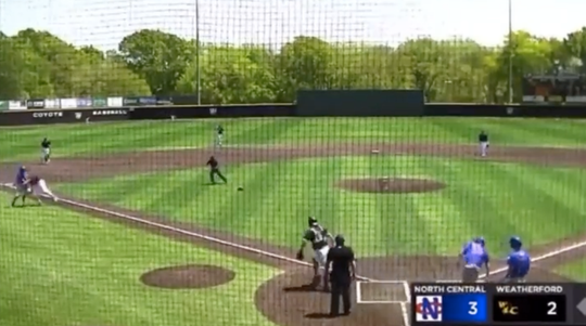 🎥 | WWE of honkbal? Pitcher torpedeert slagman die homerun slaat