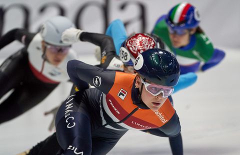Sjinkie Knegt en Xandra Velzeboer pakken geen plak, wel punten bij de 1.500 meter