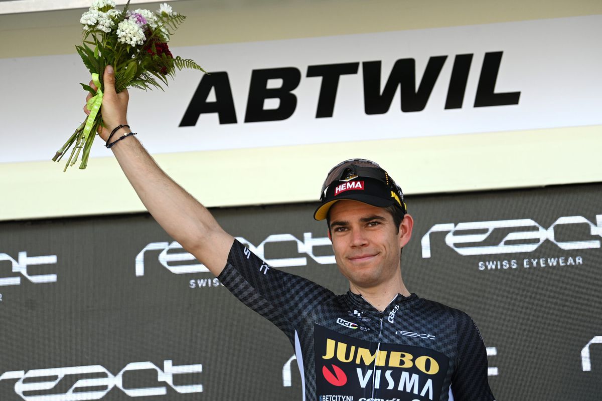 Wout van Aert blij dat Ronde van Zwitserland erop zit: 'Even weg uit de koerswereld'