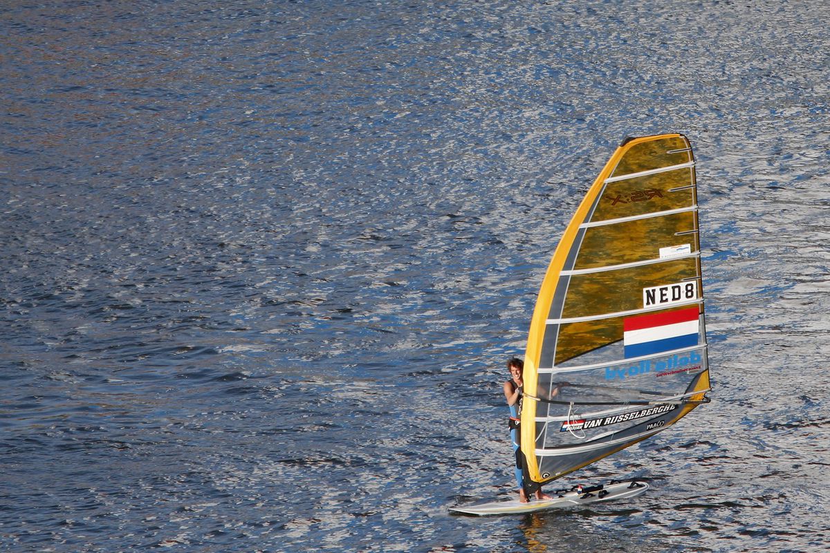 Van Rijsselberghe in eerste windsurf-heats 5e en 3e