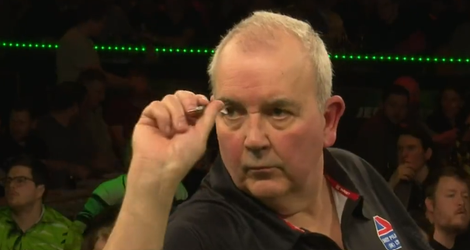 🎥 | Hij kan het nog! Phil Taylor gooit prachtige finish op WK voor oudjes