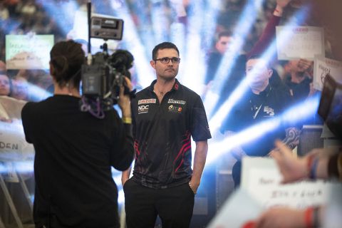 🎥 | Damon Heta wint Gibraltar Darts Trophy 2022 na zenuwslopende finale tegen Wright