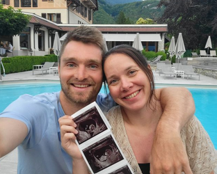👶 | Lief! Baanwielrenners Laurine van Riessen en Matthijs Büchli krijgen eerste baby'tje