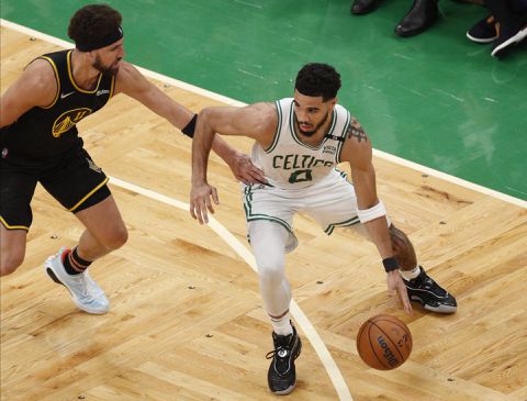 Boston Celtics verslaan Golden State Warriors en leiden weer in NBA-finale