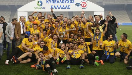 AEK wint Griekse beker voor lege tribunes