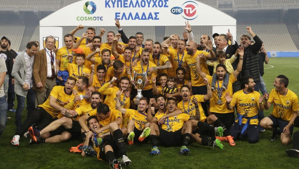 AEK wint Griekse beker voor lege tribunes