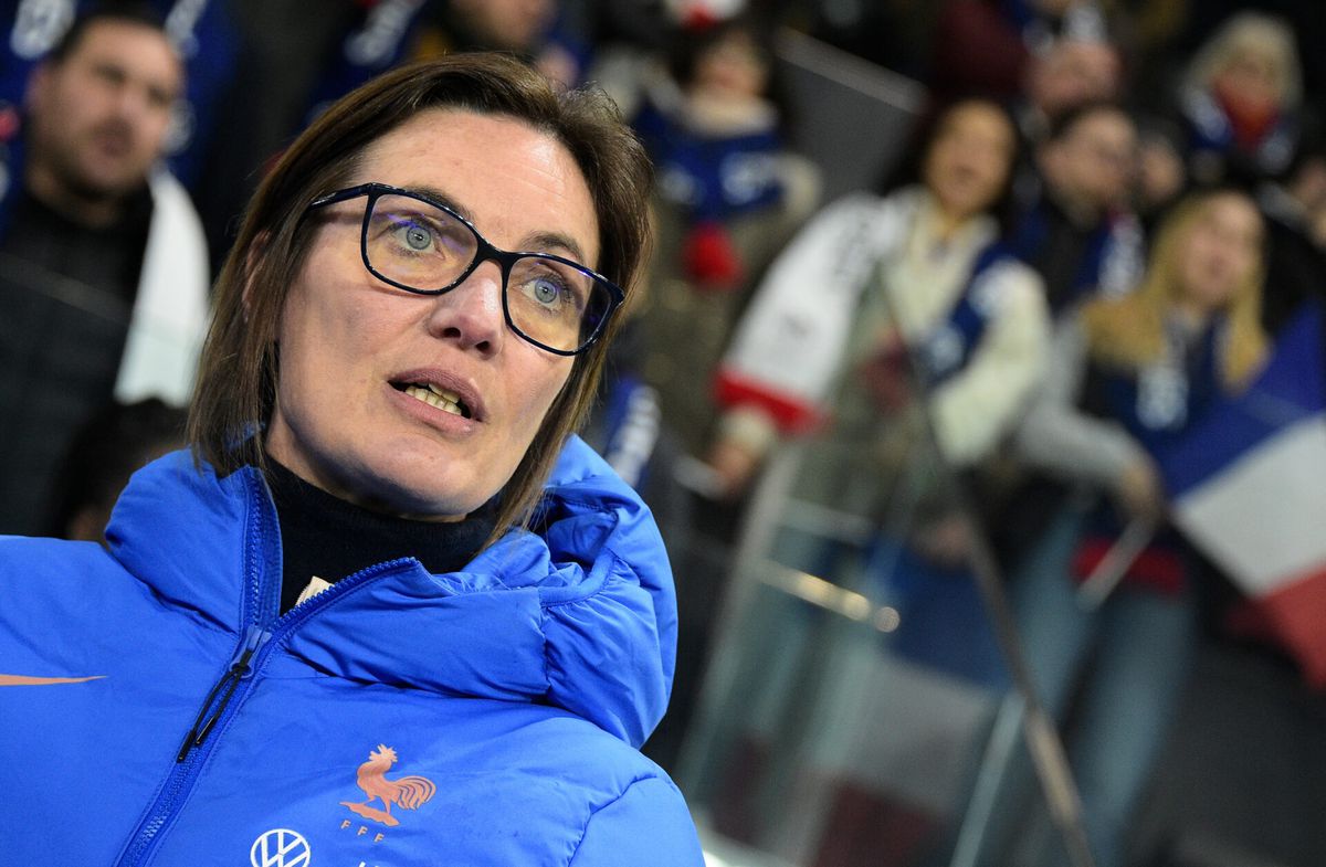 Bondscoach Frans vrouwenelftal ontslagen na 'opstand' belangrijkste speelsters