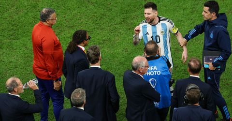 Lionel Messi zegt soort van sorry tegen Louis van Gaal: 'Wil niet zo worden herinnerd'