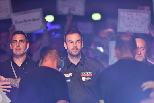 Check hier de uitslagen van de avondsessie van het International Darts Open