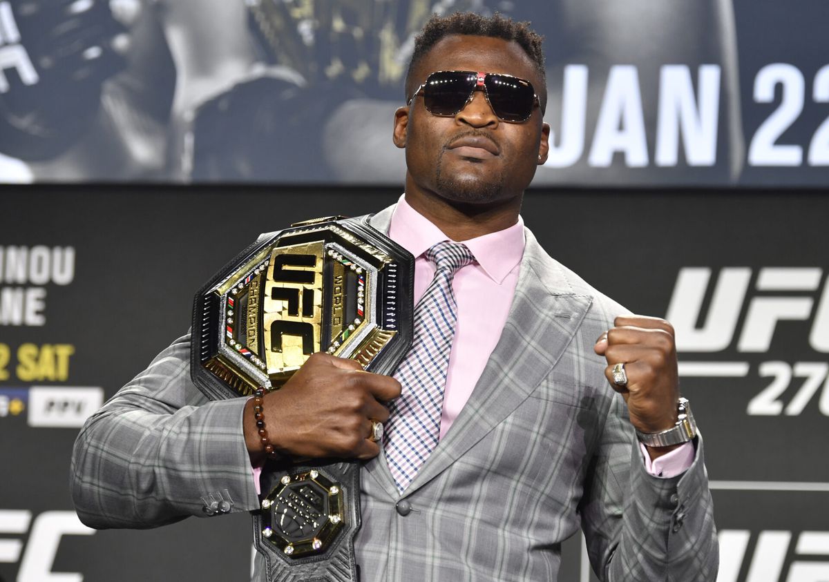 TV-gids: hier zie je Francis Ngannou tegen Ciryl Gane bij UFC 270