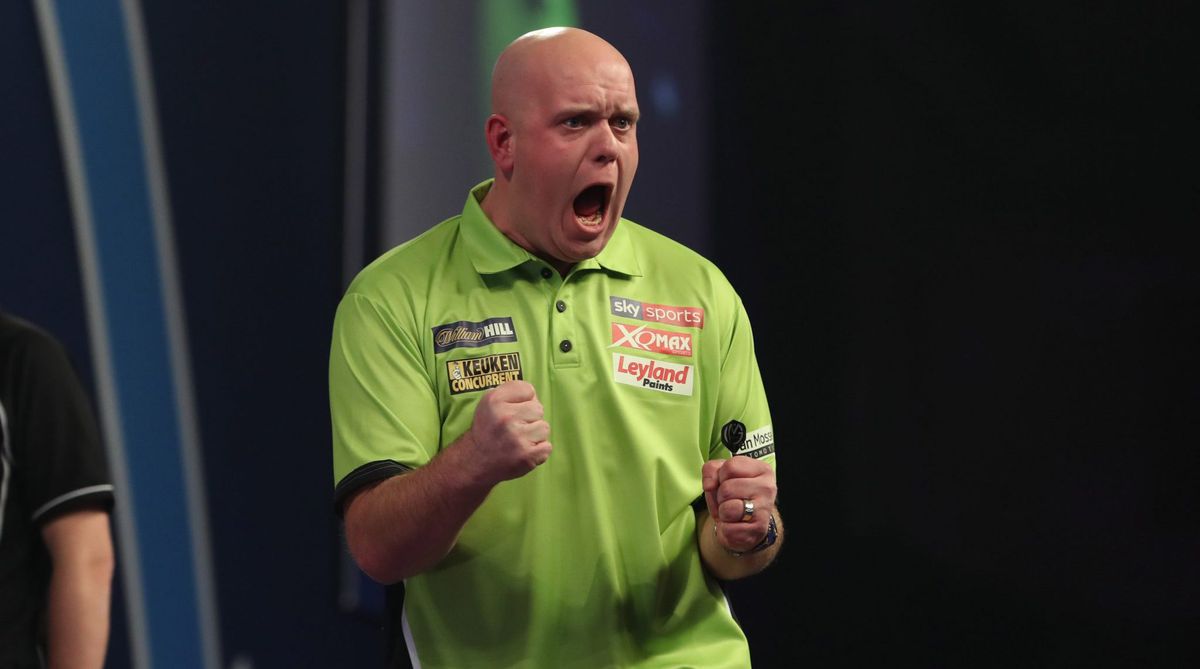 Van Gerwen slaat comeback Van Barneveld af en staat in halve finale WK (video's)