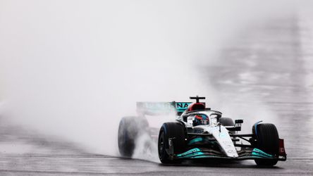Tweede vrije training GP van Japan vol met slippertjes, Mercedes bovenaan en Max op plek 3