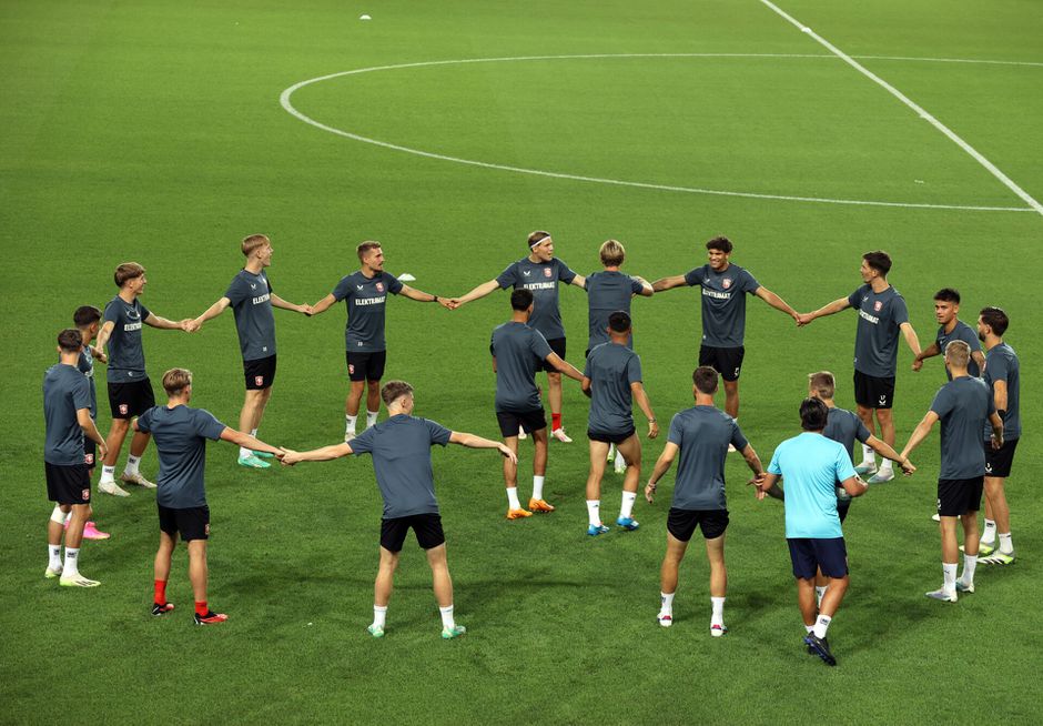 Dit zijn de opstellingen van Fenerbahçe en FC Twente