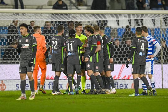 Trainer FC Dordrecht woest op scheidsrechter Joey Kooij: 'Heb hem aangeraden om te stoppen'