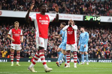Arsenal verpest alles in de 2e helft en geeft overwinning weg tegen Manchester City