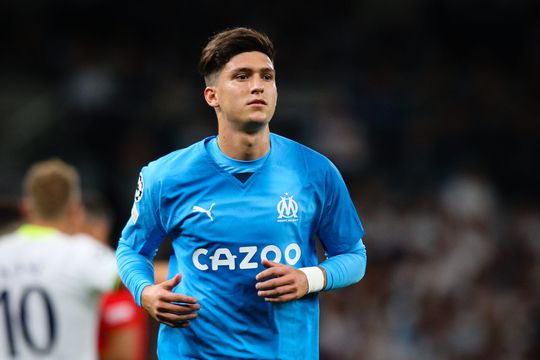 😂🎥 | Marseille-fan gaat in hongerstaking totdat door hem gehate speler is vertrokken