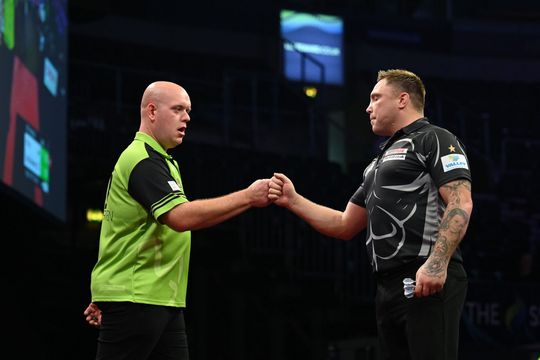 Het programma van zaterdag bij International Darts Open 2022: Van Gerwen en Van Duijvenbode stromen in