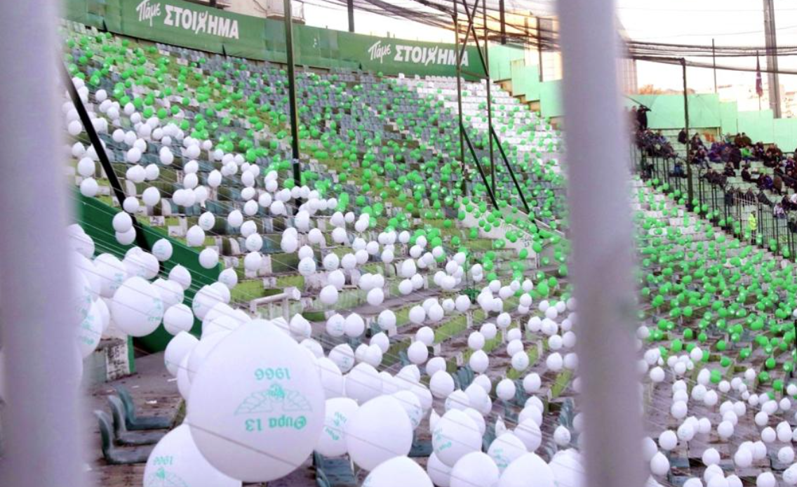 Panathinaikos is boos en plaatst ballonnen