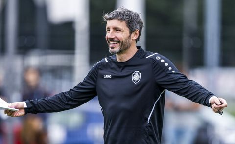 Nederlands onderonsje op 1e speeldag in België! Van Bommel vs Buijs