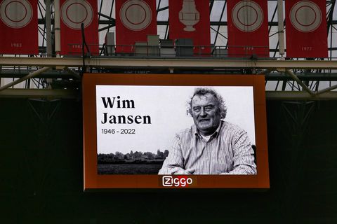 Eerbetoon aan Wim Jansen vlak voor aftrap oefenduel Oranje