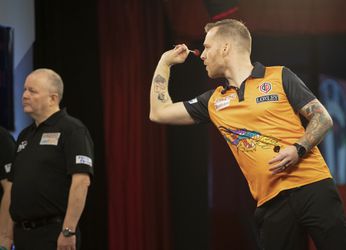 Nederlandse Amerikaan Jules van Dongen onderuit tegen Rob Cross op Euro Tour 6