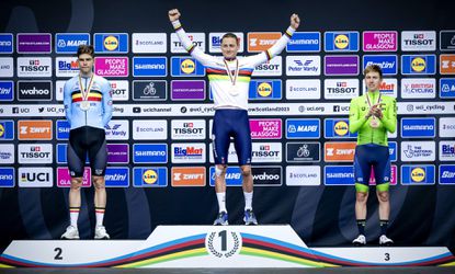 Mathieu van der Poel wordt met privévliegtuig in Spanje opgehaald om criterium in Brabant te rijden