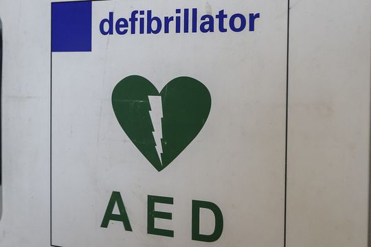 Defibrillator vanaf juli verplicht bij ALLE Belgische voetbalclubs