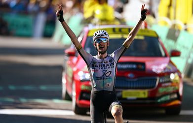 Briljante Wout Poels wint loodzware 15e etappe Tour de France na 'Battle of the Wouts'