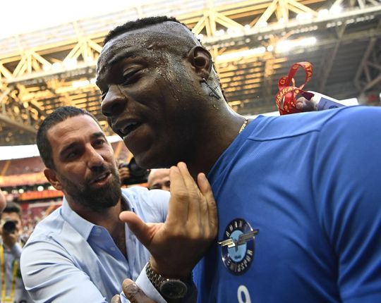 Mario Balotelli 🤝 Patrick Kluivert: Italiaanse spits tekent bij Adana Demirspor