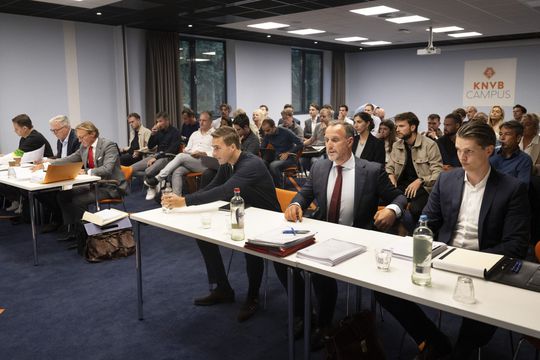 Carel Eiting vs. FC Volendam pt. 2: middenvelder wil opnieuw transfer naar Twente forceren