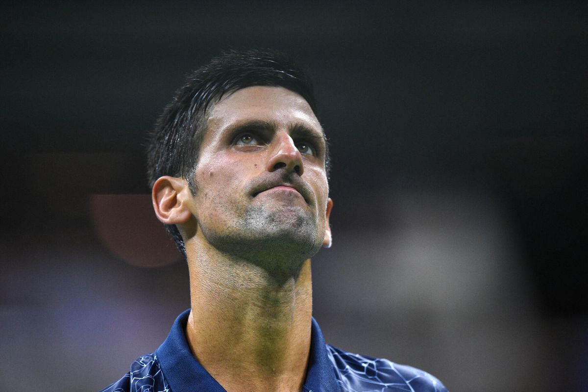 📸 | Novak Djokovic stond tijdens 'coronabesmetting' doodleuk handtekeningen uit te delen