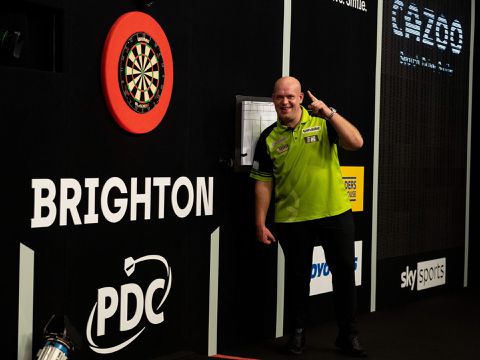 Michael van Gerwen is los: 'Ik voel dat het winnen van groot toernooi er snel aan zit te komen'