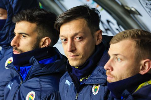 Zaakwaarnemer Mesut Özil over leven na voetbal: ‘Özil kan E-sporter worden, hij is heel goed in Fortnite’