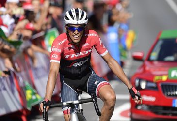 'Bailar la bamba': ploeggenoten Contador kunnen niet zingen (video)
