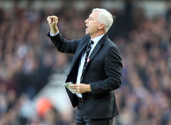 Norwich City zoekt nieuwe trainer en aast op promotie-koning Pardew