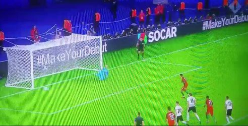 Ronaldo is de eerste die penalty mist op EK (video)