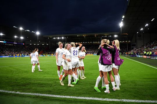Sarina Wiegmans Engeland ondanks bibberend begin eenvoudig naar EK-finale