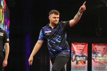 🎥​ | SUPERTALENT! Josh Rock smijt 9-darter tegen Michael van Gerwen bij Grand Slam of darts