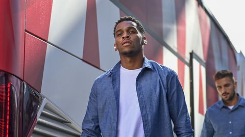 Jurriën Timber ontbreekt op UEFA-lijst, Ajax-fans onnodig in paniek