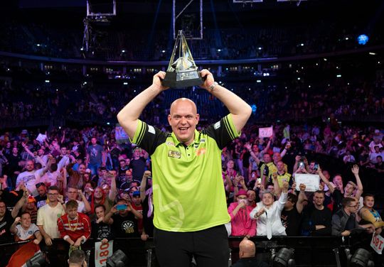 🎥 | YES! Michael van Gerwen wint Premier League Darts in ZIEK spannende finale