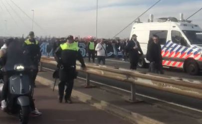 🎥​ | Marseille-fans laten Rotterdamse brug trillen; fan jat Feyenoord-vlag