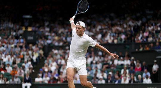 Van Rijthoven met opgeheven hoofd naar uitgang Wimbledon: Djokovic naar kwartfinale na zware strijd met Nederlander